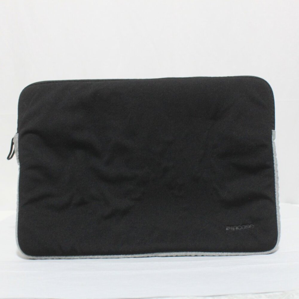 Incase Black Zipper Laptop Ipad Computer Soft Protective Sleeve